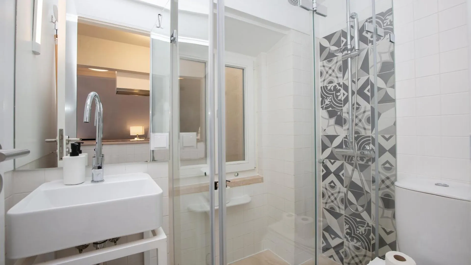 Live Like A Local @ Casa Da Esquina - Wifi & A/C Apartamento Lisboa 0*,  Portugal