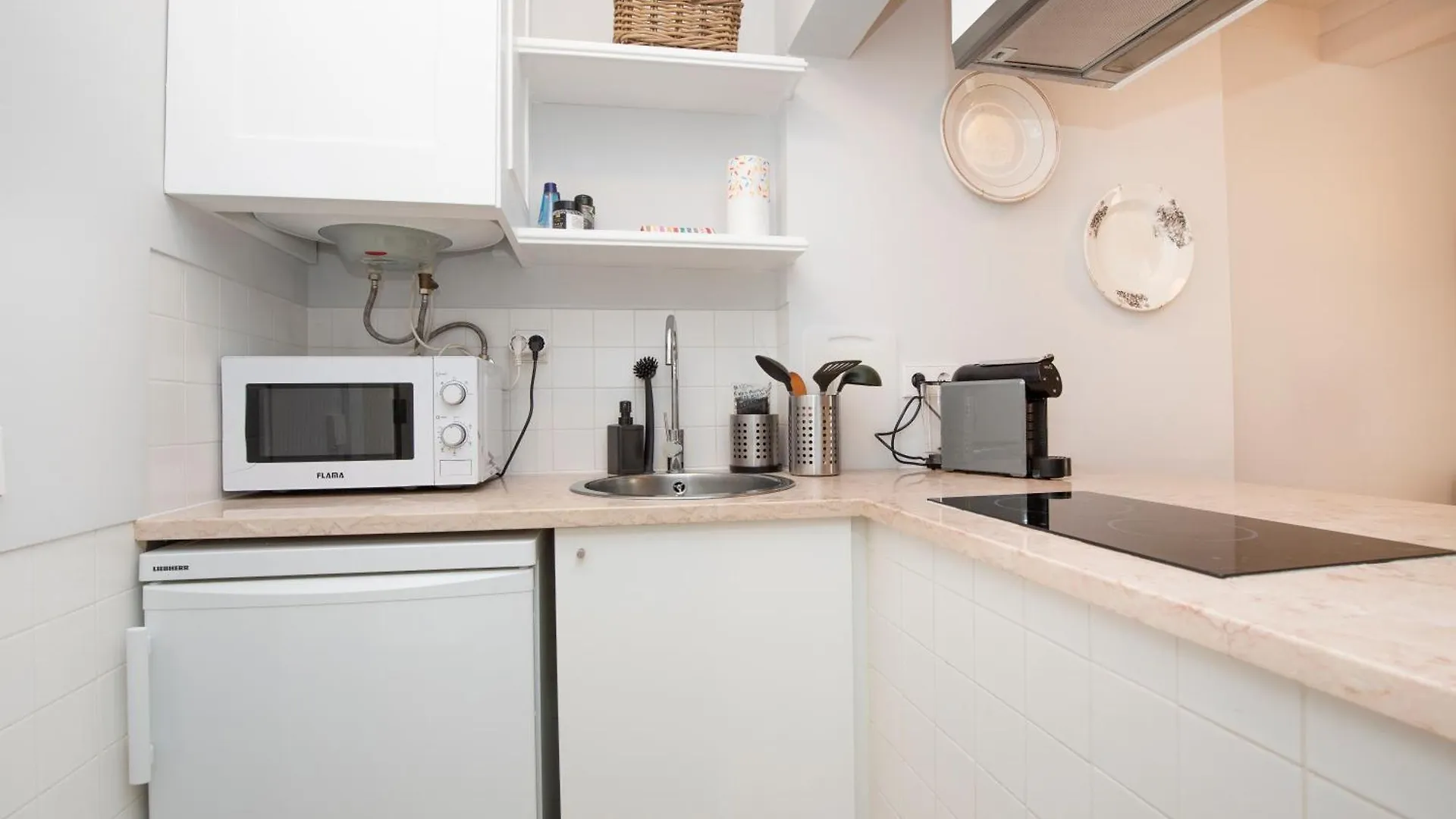 Live Like A Local @ Casa Da Esquina - Wifi & A/C Apartamento Lisboa 0*,  Portugal